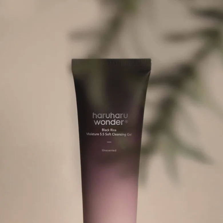 Black Rice Moisture 5.5 Soft Cleansing Gel