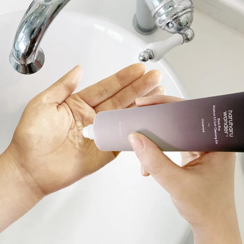 Black Rice Moisture 5.5 Soft Cleansing Gel