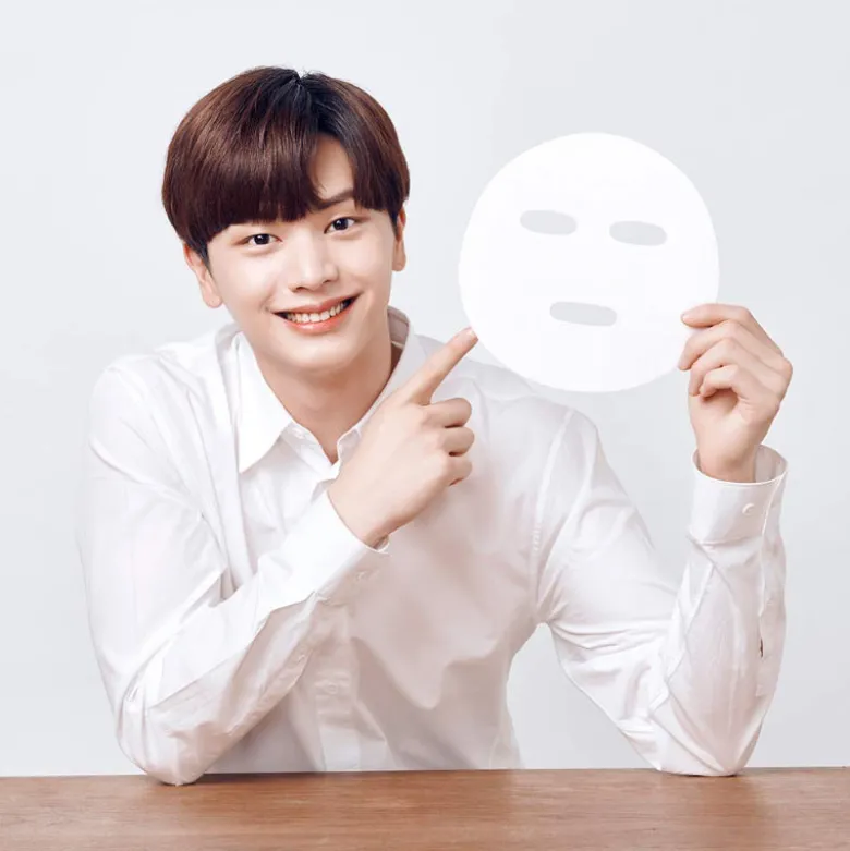 Hyaluron Moisturizing Glow Luminous Ampoule Mask