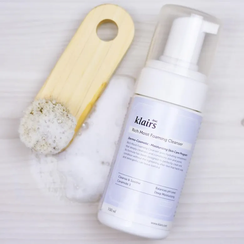 Rich Moist Foaming Cleanser